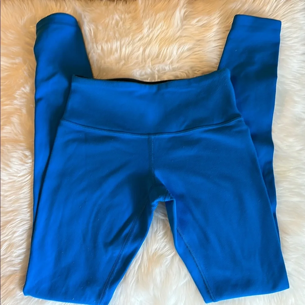 Women’s blue/black Lulu reversible Lemon leggings- great condition - Sz 2